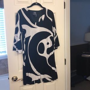 Escapada black and white dress